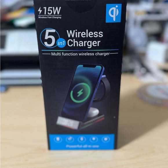 5 in 1 Foldable Wireless Charging Station - Picture 2 of 11